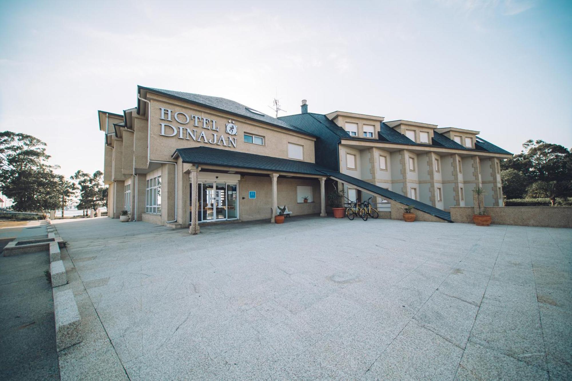Hotel Dinajan Villanueva De Arosa Exteriör bild